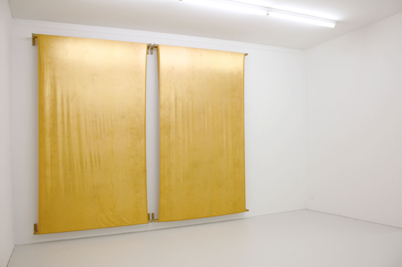 BEHIND-THE-GLASS-1280-IMG_3516ok