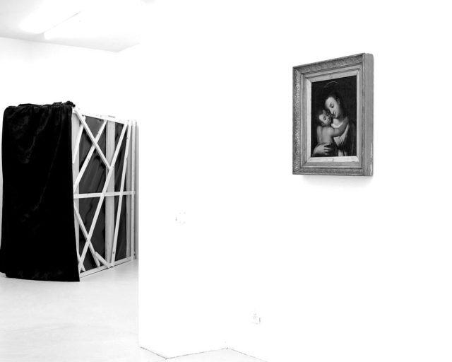 Testo di Pier Giorgio De Pinto per COME CLOSER. IPOTESI PER UNA WUNDERKAMMER DELLE VANITÀ.