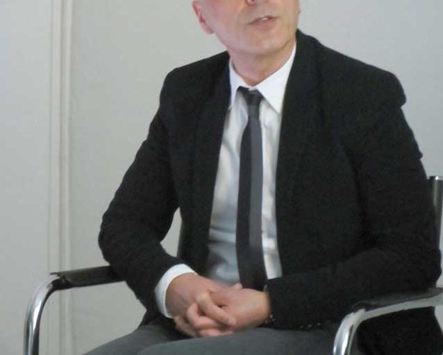 SE IL CORPO PERDE FORMA. Arte irregolare e annullamento del soggetto. La ricerca artistica in Valter Luca Signorile.