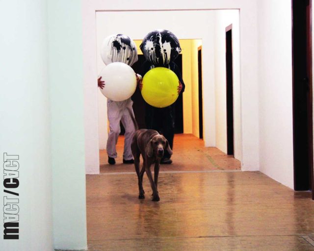 IDÉE REÇUE. Performance di Nina Staehli con Yoshi, Moshi & James. Sabato 16 ottobre 2021 alle ore 17:30